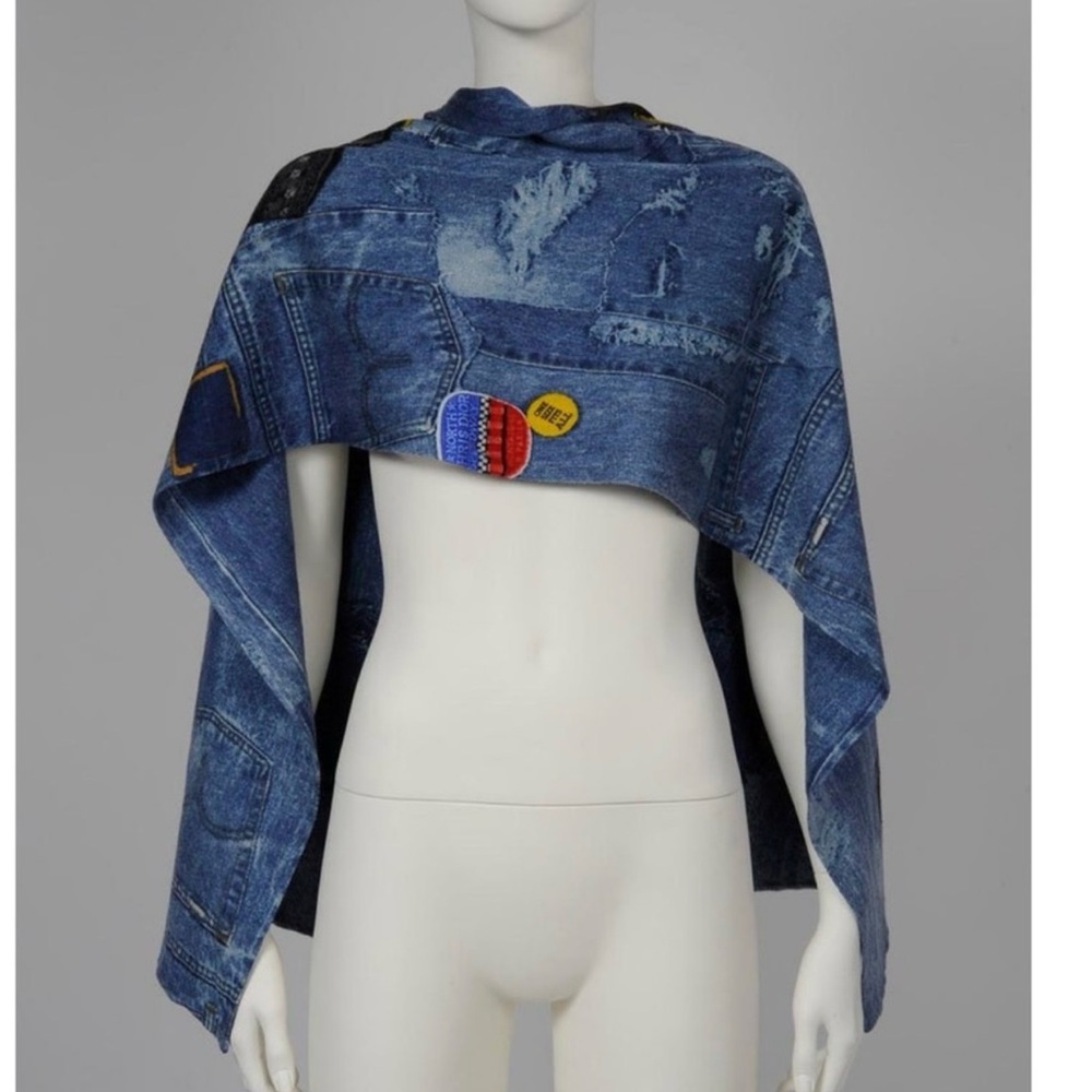 ❌❌SOLD❌❌Christian Dior By John Galliano Miss
Diorella Scarf, Fall-Winter 2001